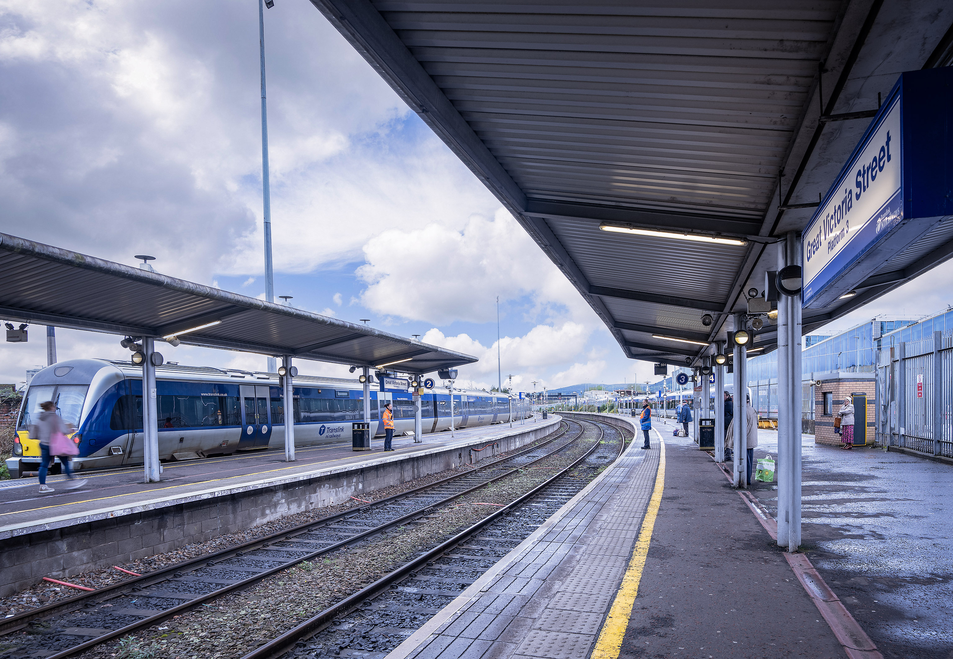 Photo showing the platforms at Great Victoria Street train station